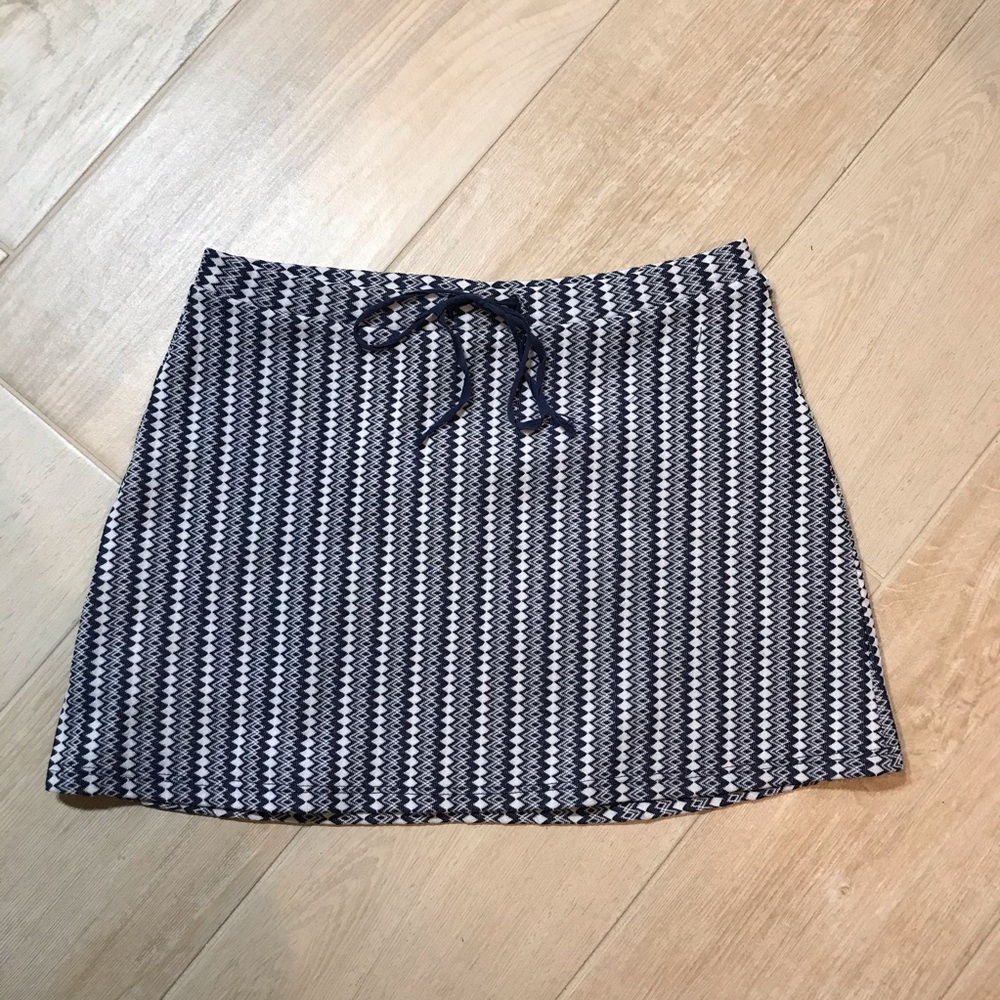 Blue and white houndstooth skirt
